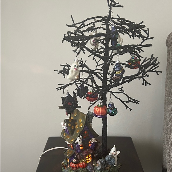 Halloween Light-Up Haunted Tree Decor